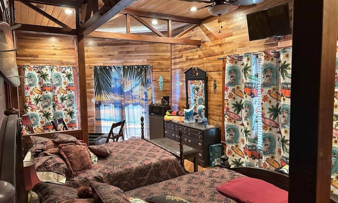 Paukaa Cama Y Desayuno | Magic Skies Surfs Up Room