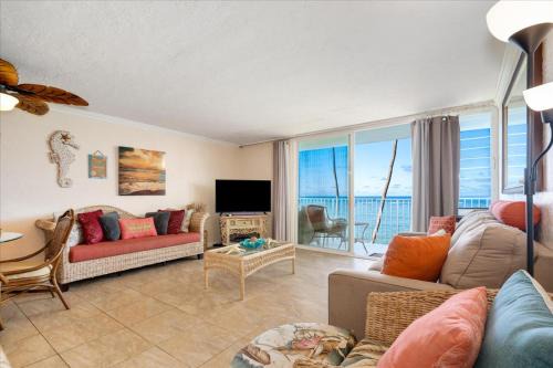 Punaluu Casa | Magical Beachfront Condo