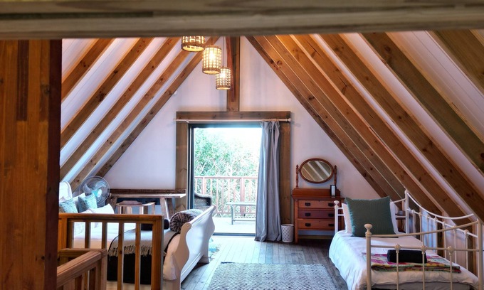 Van Dyks Bay Cabina | Magical Cabin in the Woods in Van Dyks Bay
