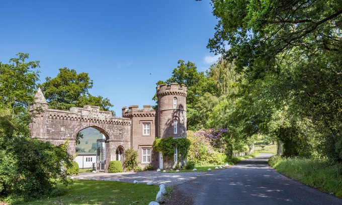Crieff Otro | Magical Castle for 4 on Historic Scottish Estate