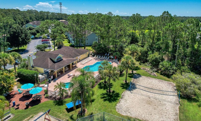 Royal Palm Bay Condominio | Magical condo with playground, pool, hot tub, tennis courts, & washer/dryer