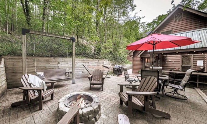 Ellijay Cabina | Magical Forest Lodge-HotTub-Pool Table-Fireplace-Creek