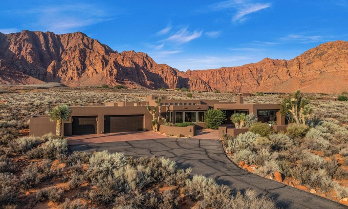 Ivins Casa | Magical Home in Kayenta Surrounded by Red Rocks, Zion