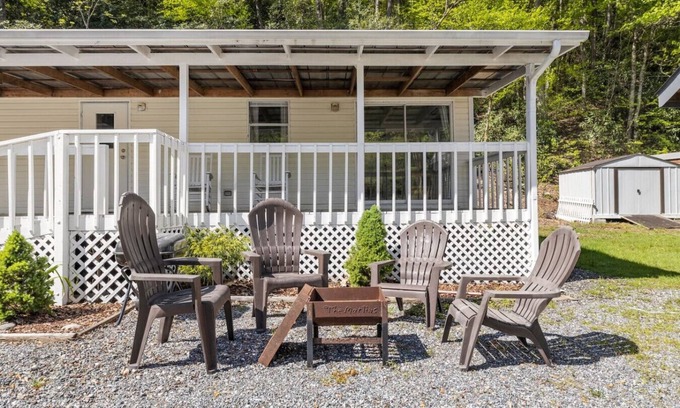 Sylva Casa | Magical Location on the River, Hiking, and Rafting