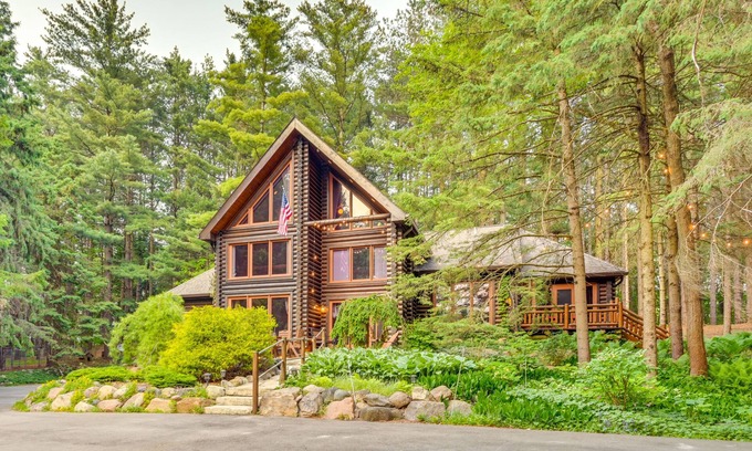Drayton Plains Cabaña | Magical Metamora Cottage w/ Fire Pit, Pond, Deck!
