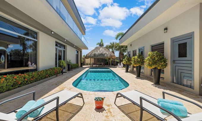 Noord Villa | Magical Oasis ~ 6BR w/ Large Pool & Gazebo ~ Views
