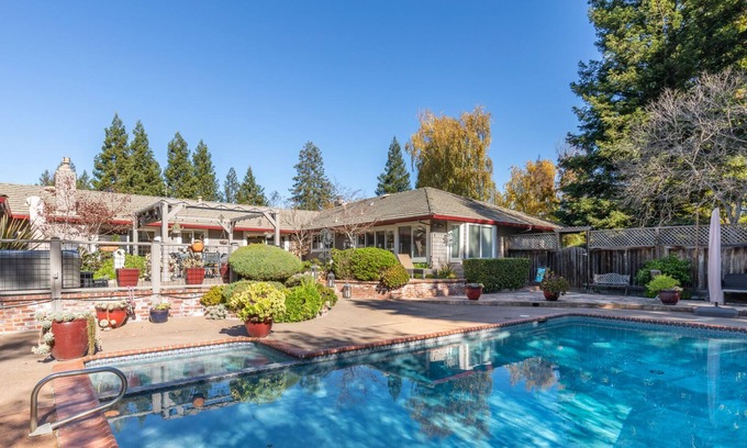 Petaluma Casa | Magical Paradise in Petaluma