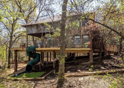 Dennis Casa | Magical Treehouse with Slide by Brazos River for Family Glamping Adventures in Texas