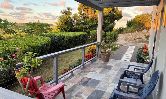 Seatons Apartamento | Magical View of Sir Vivian Richards Cricket Stadium and Historic Parham Harbor