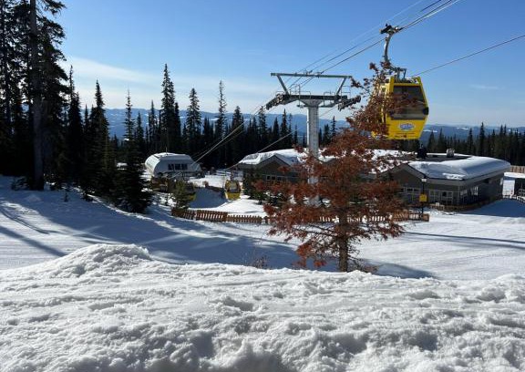 Big White Ski Resort Apartamento | Magical Views at Southpoint Big White! Best Location!
