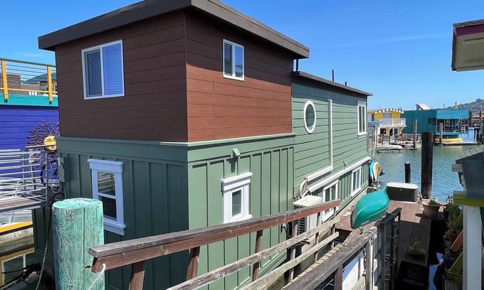 Marin City Alquiler De Eote | Magical Views Floating Home. Modern Styling for a Dream Vacation in Sausalito