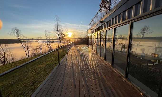 Little Valley Apartamento | Magical views, luxury living container house