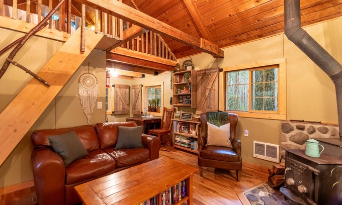 Ashford Cabina | Magical Woodland Retreat 8mi from Mt. Rainier’s Nisqually Entrance!