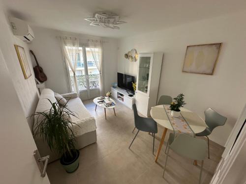 Antibes Old Town Apartamento | Maginifique T2 au cœur d Antibes avec parking