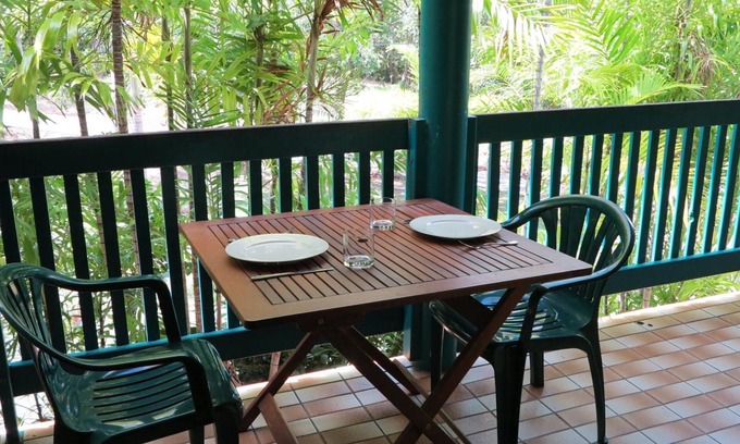 Arcadia Apartamento | Magnetic Reef 7 - Relaxing tropical getaway with lush gardens and complex pool, minutes to Alma Bay