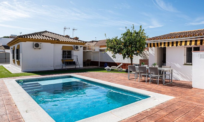 Poblado de Sancti Petri Chalet De Esquí | Magnífico chalet renovado con piscina muy cerca de la playa