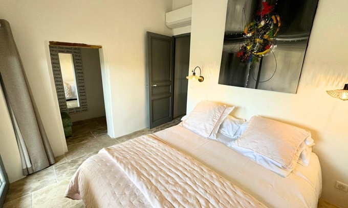 Saint-Quentin-la-Poterie Casa | Magnificent village house, 8 pers, air conditioning, pool, spa
