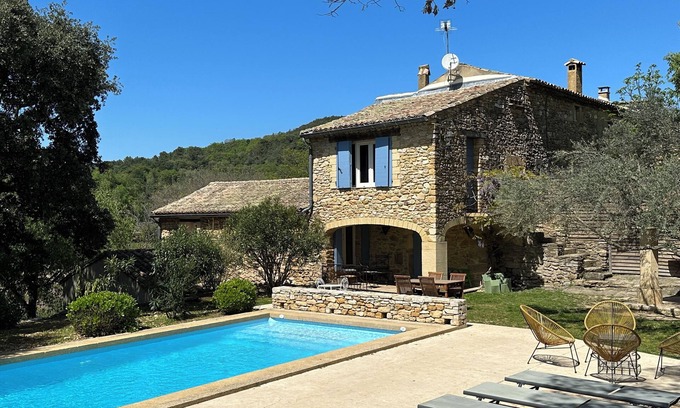 Saint Michel d'Euzet Otro | Magnificent stone farmhouse surrounded by vineyards, private swimming pool
