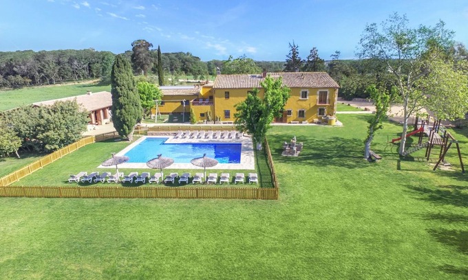 Sils Villa | 15 Habitaciones |40pax| Gran BBQ con Sala de Juegos |A 45min de BCN