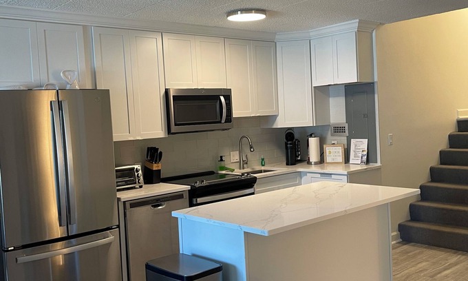 The Pines Condominio | Magnificent 2- bedroom condo in Downtown Rehoboth 5 blocks to ocean & boardwalk