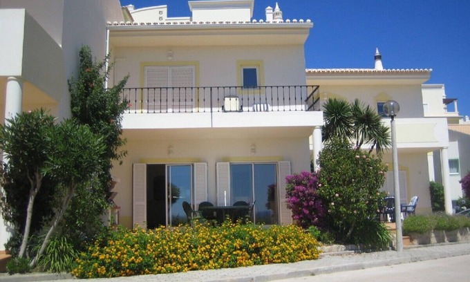 Meia Praia Casa | Magnificent 2 Bed Town House overlooking the beach at Meia Praia
