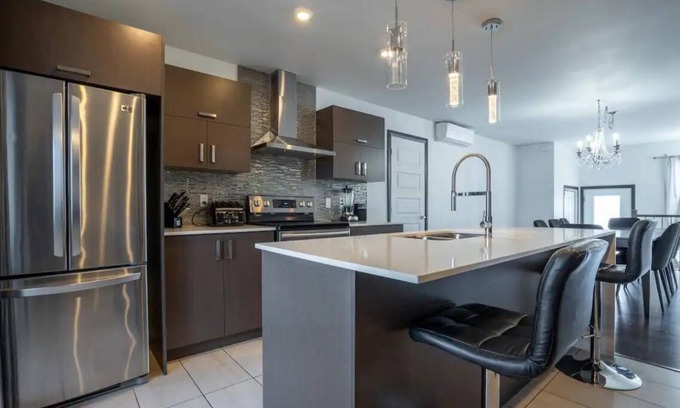 Longueuil Casa | Magnificent 2-storey condo only 15 minutes from downtown Montreal