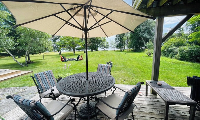 Loyalist Casa | Magnificent 3 bedroom Lake House on Amherst Island