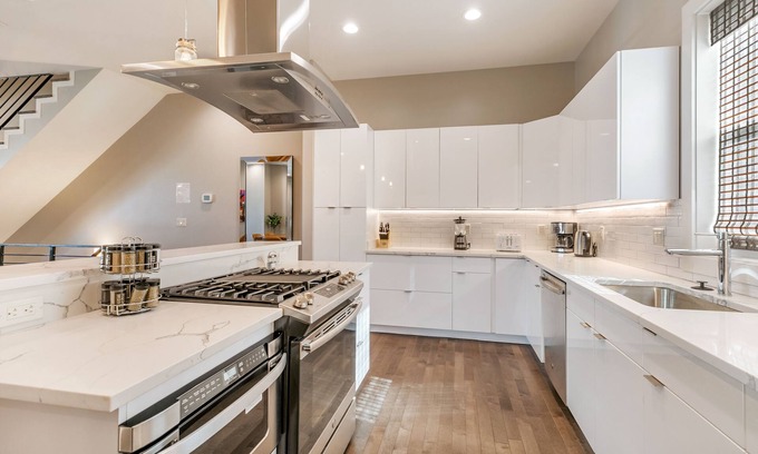 Mid-City Casa | Magnificent 4 Bedroom Townhouse near Lafitte Greenway