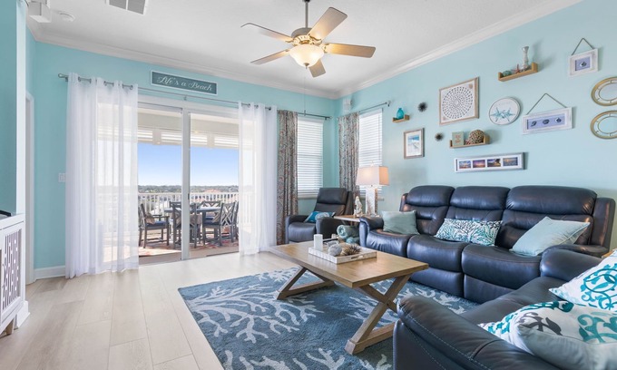 Palm Coast Condominio | Impecable 5ª planta esquina unidad con hermoso lago y vistas parciales del océano !!