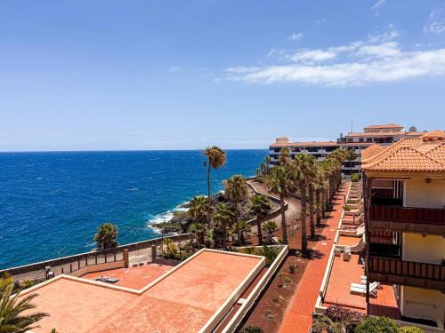 Arona Apartamento | Magnificent Balcon with Sea and Pool View