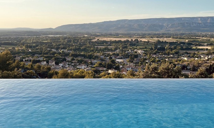 Alleins Cama Y Desayuno | Magnificent charming cottage with panoramic views of the Luberon