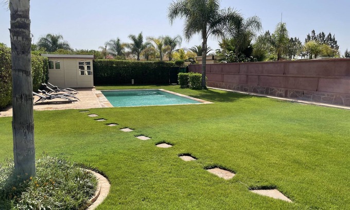 Issen Villa | Magnífica villa contemporánea de 120m2 con gran piscina privada / Dyar Shemsi