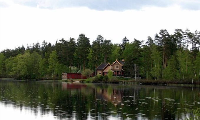 Kyrkhult Casa | Magnífica Casa de la Cultura por el lago. En el corazón de una magnífica reserva natural