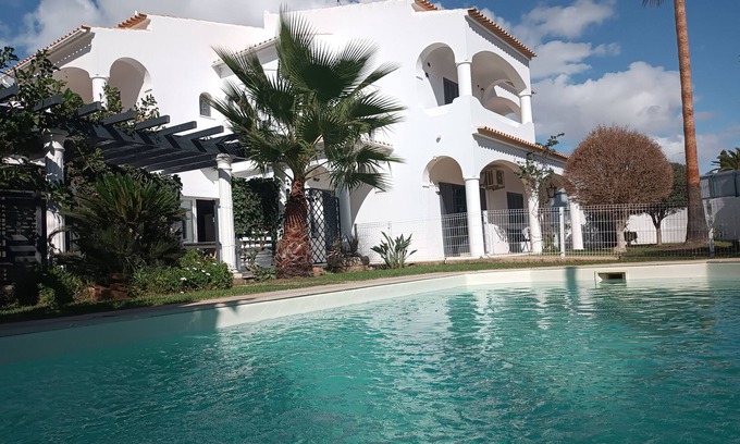 Guia Villa | Magnifico chalet independiente con piscina cerca de comercios