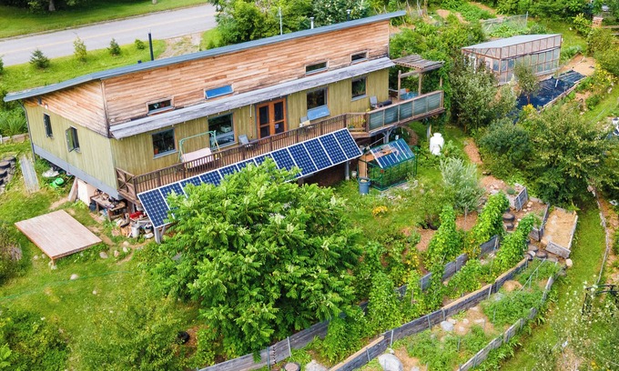 Portneuf Casa | Magnificent ecological home at Les Jardins de Maïa