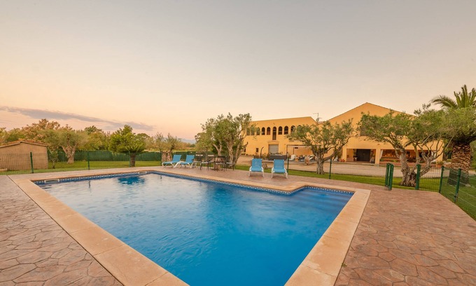Perelada Villa | Magnífica casa con piscina, jacuzzi y jardín a 15 minutos de la playa