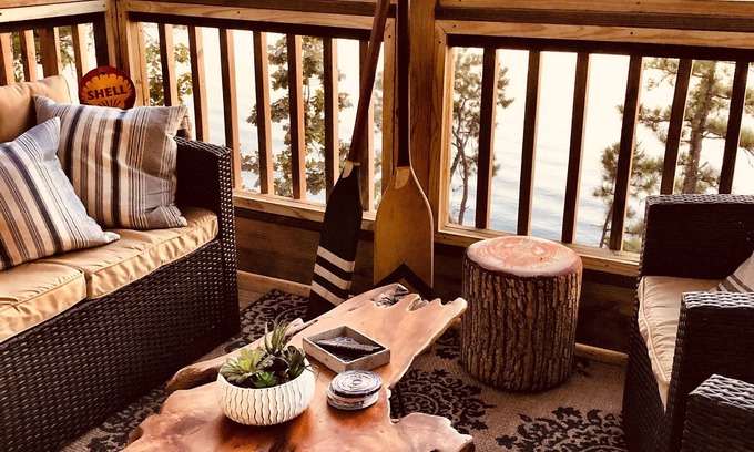 Mount Ida Cabaña | Magnificent Four Bedroom, Two 1/2 Bath luxury, log-sided Harbor North cottage with incredible views of Lake Ouachita. by RedAwning