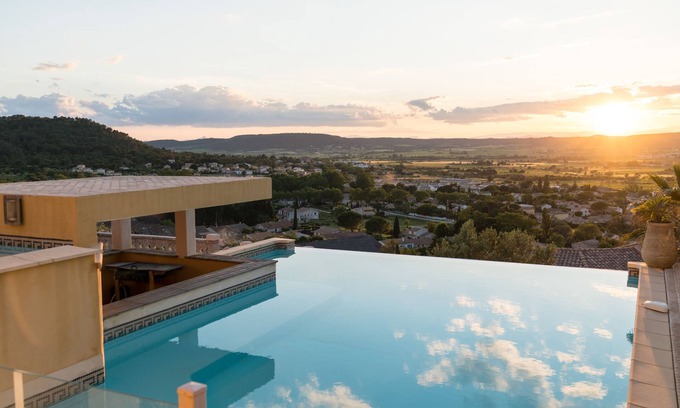 Langlade Apartamento | Magnificent Gite with dominant view swimming pool and jacuzzi (L'Olivier)