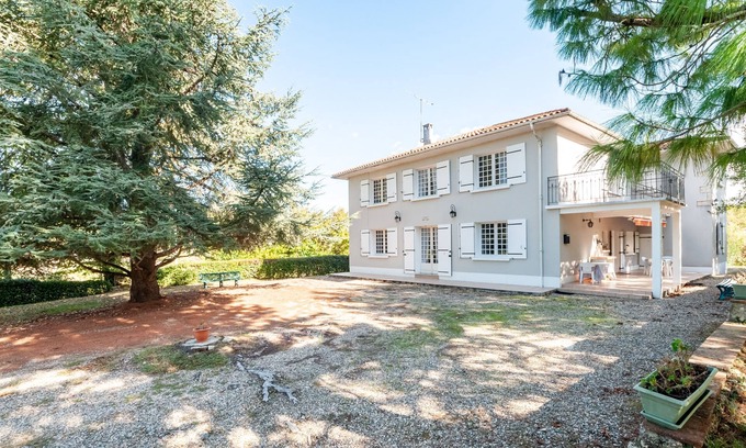 Bon-Encontre Casa | Magnificent house with swimming pool
