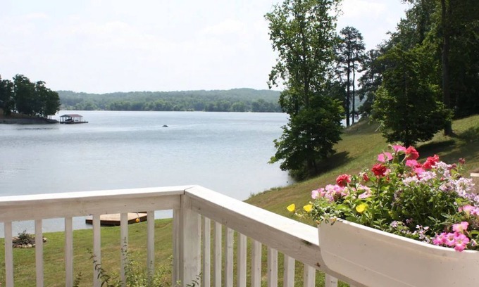Chickamauga Lake Casa | Magnificent Lakeside Chickamauga Resort & Private Boat Dock. Pets ok, hot tub