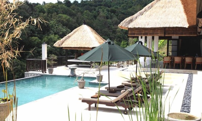 Temukus Villa | ¡Magnífica villa nueva y de lujo con gran piscina, personal e impresionantes vistas al mar!