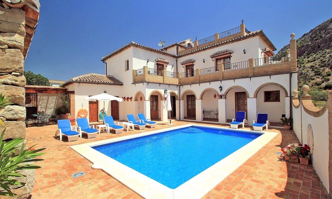 Montejaque Villa | Magnífica villa de lujo, capacidad para 8 personas, piscina propia, wifi, Montejaque, zona de Ronda