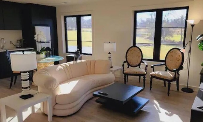 Middleburg Apartamento | Magnificent Middleburg Getaway: 2BR w Bucolic Views, Solar Power, & Nearby Shops