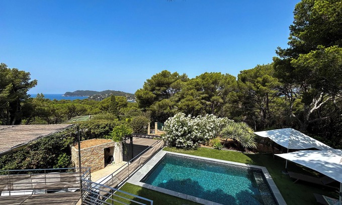 Giens Casa | Magnífica villa moderna con piscina Giens Peninsula 4 habitaciones para 8