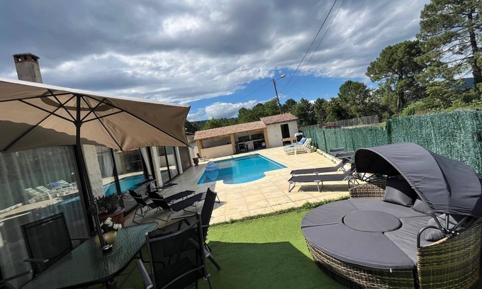 Molieres-sur-Ceze Casa | Magnificent pool house in a green setting