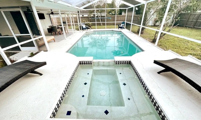 Oakford Park Casa | Magnificent Pool House in the Heart of Tampa - Sleeps 10
