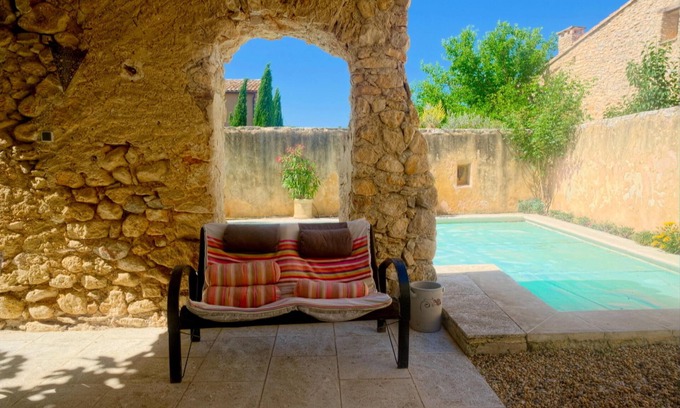 Rustrel Casa | Magnificent Provencal farmhouse for 10 people with swimming pool