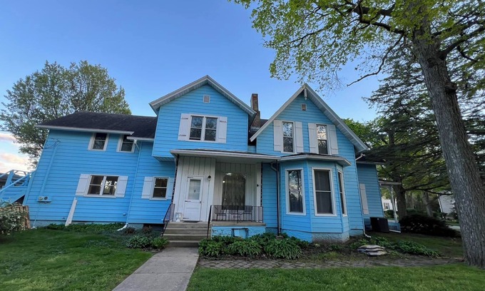 Ottawa Casa | Magnificent Riverfront Victorian House steps from downtown Ottawa !