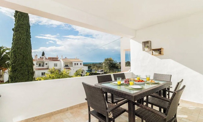 Alporchinhos Apartamento | Magnificent Senhora da Rocha sea view apartment