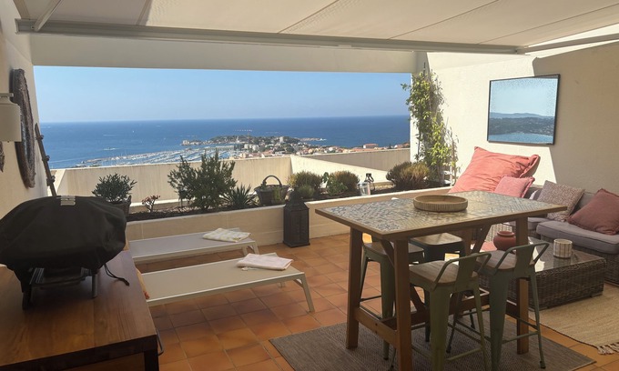 Bandol Apartamento | Magnificent T2 sea view 4* at the tourist office, Swimming pool + Scooter possibility